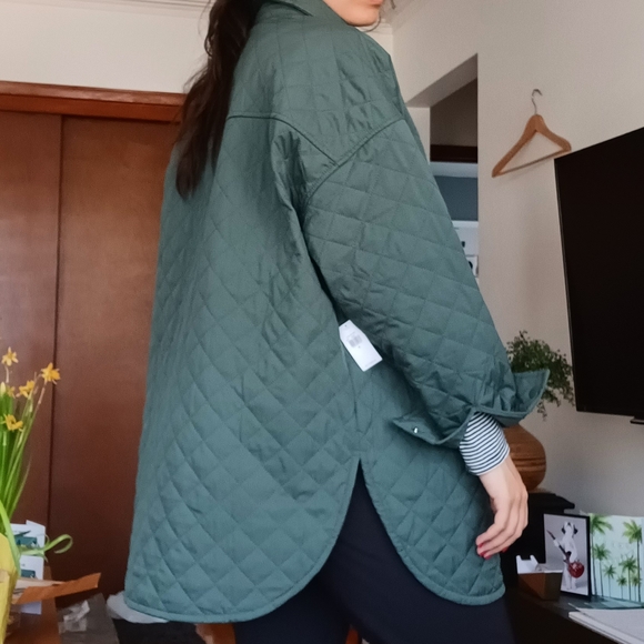 🆕️NWT Old Navy StretchTech Oversized Quilted Shacket - Picture 9 of 16